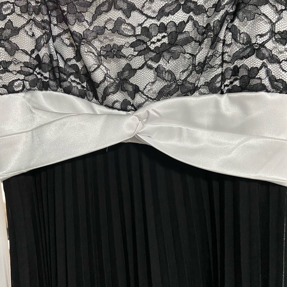 Formal ladies short dress - Picture 2 of 5